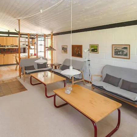 3 Bedroom Cozy In Samsø