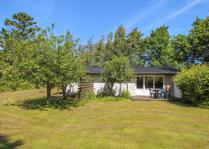 3 Bedroom Cozy In Samsø